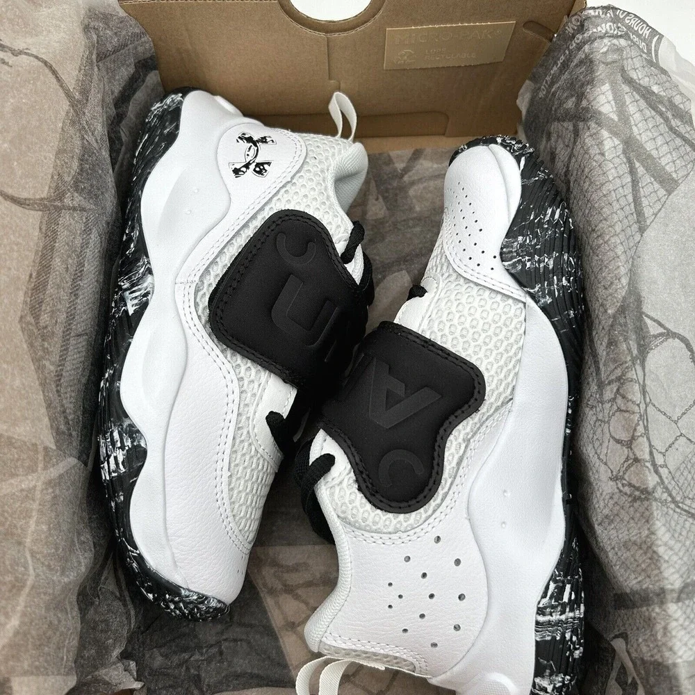 Under Armour Lockdown Youth‎ Boy's Leather Basketball Shoes Size 3Y White/Black